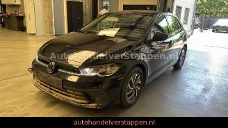 Damaged car Volkswagen Polo VI Life 70 TSI NAVI+ R-CAM 2024/4