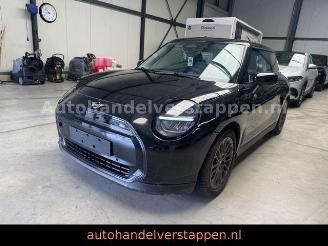 skadebil auto Mini Mini 3-trg. BEV Cooper E Essential Trim 2024/12