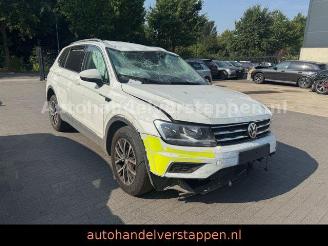 Vaurioauto  passenger cars Volkswagen Tiguan Allspace Comfortline 4Motion 147kw 2022/3