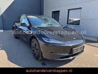škoda osobní automobily Tesla Model 3 RWD 208kW Highland Pano Full CAM 2025/9