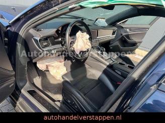Porsche Panamera Sport Turismo 4 E-Hybrid Platinum Editi picture 18