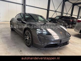 Auto incidentate Porsche Taycan Matrix Panorama ACC Leder 2022/6