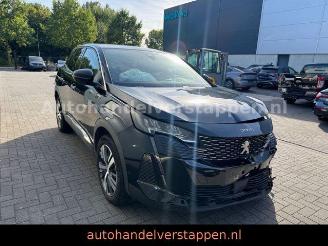 Damaged car Peugeot 3008 Hybrid 225 Allure Pack 165KW Hybrid 2023/4
