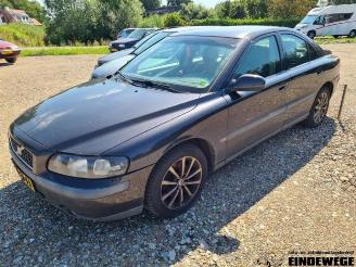 Vrakbiler auto Volvo S-60 S60 I (RS/HV), Sedan, 2000 / 2010 2.4 20V 170 2002/1