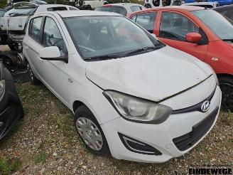 Coche siniestrado Hyundai I-20 i20, Hatchback, 2008 / 2015 1.1 CRDi VGT 12V 2014/7