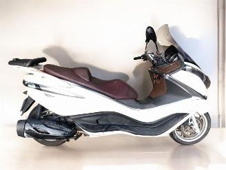 krockskadad bil bromfiets Yamaha  X10 2013/8