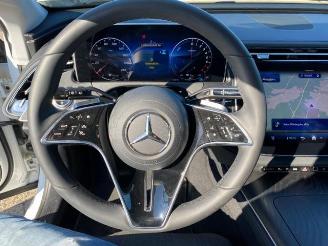 Mercedes E-klasse 300 T Avantgard * KAM - AHK - NAV * picture 14