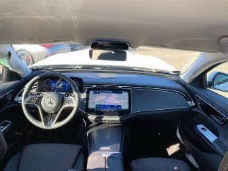 Mercedes E-klasse 300 T Avantgard * KAM - AHK - NAV * picture 17