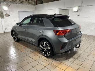 Damaged car Volkswagen T-Roc 2.0 TDI DSG R-Line AHK/KAM/NAVI 2025/12