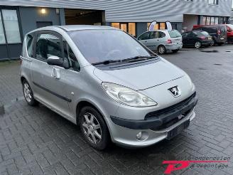 Peugeot 1007 1007 (KM), Hatchback 3-drs, 2004 / 2011 1.4 picture 3