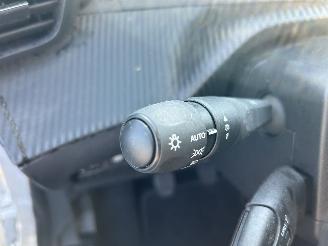 Peugeot 208 STYLE picture 13