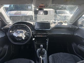 Peugeot 208 STYLE picture 6