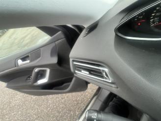 Peugeot 308 1.2 PureTech Blue Lease Executive  PANORAMADAK picture 11