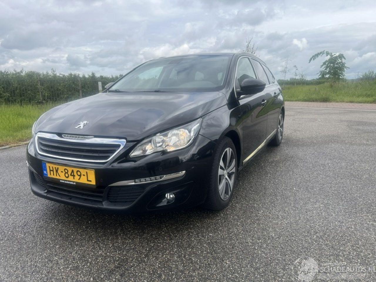 Peugeot 308 1.2 PureTech Blue Lease Executive  PANORAMADAK