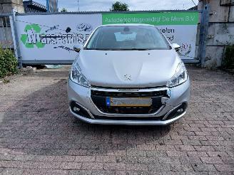 Peugeot 208  picture 2