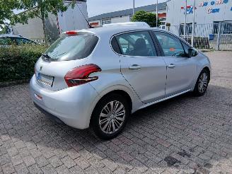 Peugeot 208  picture 5