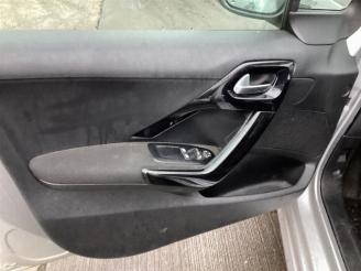 Peugeot 208 208 I (CA/CC/CK/CL), Hatchback, 2012 / 2019 1.4 HDi picture 12