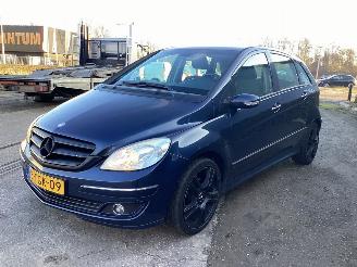 uszkodzony samochody osobowe Mercedes B-klasse 2.0 B-200 16V Hatchback  Benzine 2.034cc 100kW (136pk) FWD 2005-03/2011-11 (245.233) M266960 2006/1