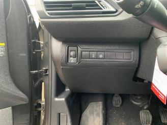 Peugeot 308 308 (L3/L8/LB/LH/LP), Hatchback 5-drs, 2013 / 2021 1.2 12V e-THP PureTech 110 picture 22