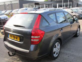 Kia Cee d 1.6 picture 4