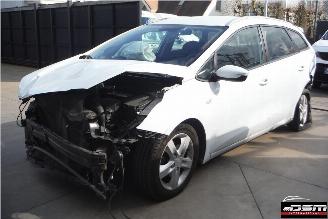 Coche accidentado Kia Cee d /  1.6 CRDI EASY 2014/5