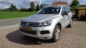 Vaurioauto  passenger cars Volkswagen Touareg 3.0tsi hybrid  leer navi 2011/12