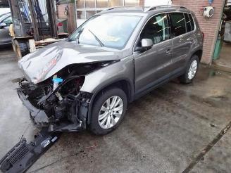 Vrakbiler auto Volkswagen Tiguan Tiguan (5N1/2), SUV, 2007 / 2018 2.0 TDI 16V 4Motion 2008/7