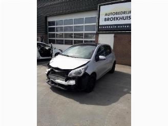 Toyota Yaris Yaris III (P13), Hatchback, 2010 / 2020 1.5 16V Hybrid picture 2