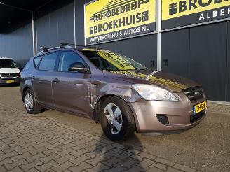 Kia Cee d Sporty Wagon 1.4 CVVT X-ecutive picture 6