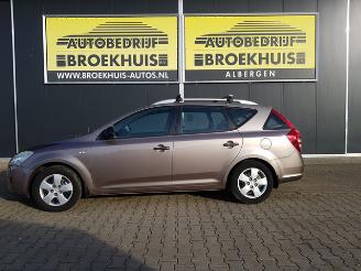 Kia Cee d Sporty Wagon 1.4 CVVT X-ecutive picture 2