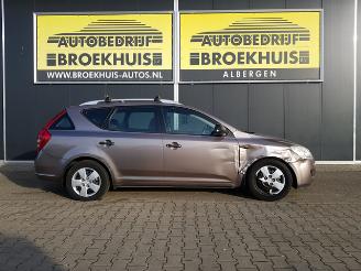 Kia Cee d Sporty Wagon 1.4 CVVT X-ecutive picture 4