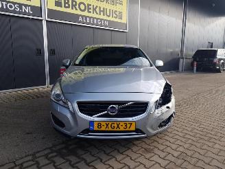 Volvo V-60 2.4 D6 AWD Plug-In Hybrid Pure Limited picture 3