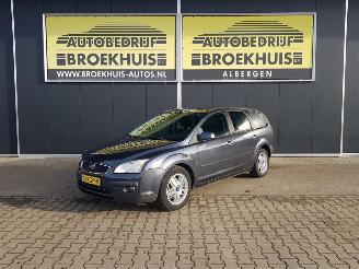 skadebil auto Ford Focus Wagon 1.6-16V Ghia 2008/1