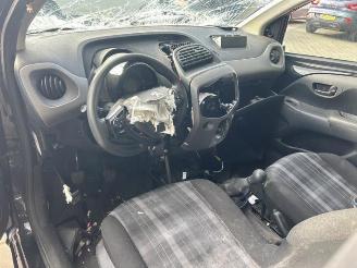 Peugeot 108 108, Hatchback, 2014 1.0 12V VVT-i picture 15