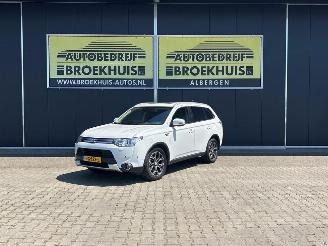 Coche accidentado Mitsubishi Outlander 2.0 PHEV Executive Edition 2015/9
