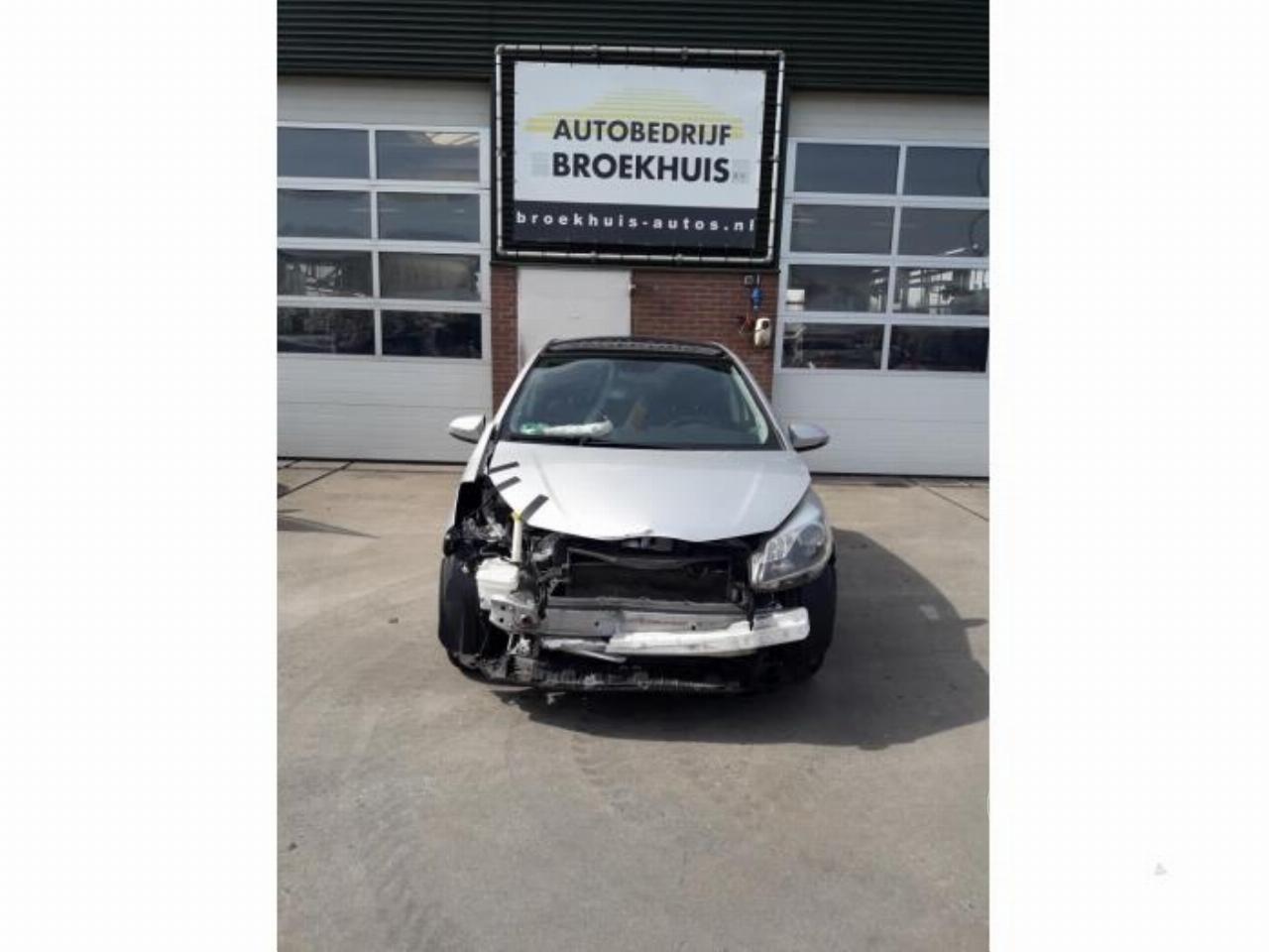 Toyota Yaris Yaris III (P13), Hatchback, 2010 / 2020 1.5 16V Hybrid