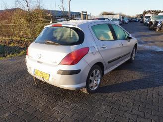 Peugeot 308 1.4 VTi picture 1
