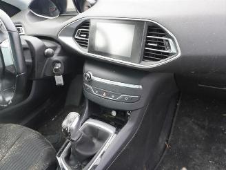 Peugeot 308 SW 1.2 e THP picture 7