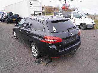 Peugeot 308 SW 1.2 e THP picture 2