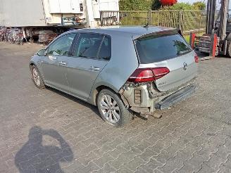Volkswagen Golf 1.6 TDi picture 2