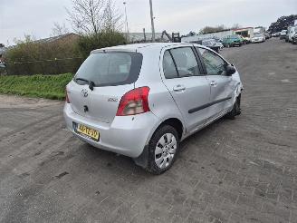 damaged passenger cars Toyota Yaris 1.3 2007/4