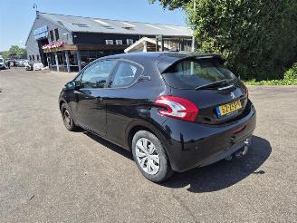 Peugeot 208 1.2 Vti picture 2