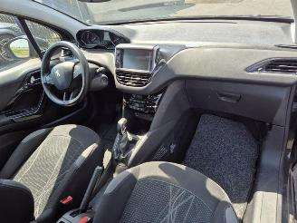 Peugeot 208 1.2 Vti picture 7