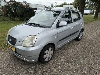 Vaurioauto  passenger cars Kia Picanto  2006/1