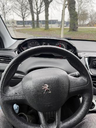 Peugeot 208  picture 20