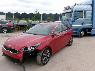 krockskadad bil auto Kia Ceed 1.0  Turbo-GDI -Lounge 5 DRS HB - LOUNGE 2020/8