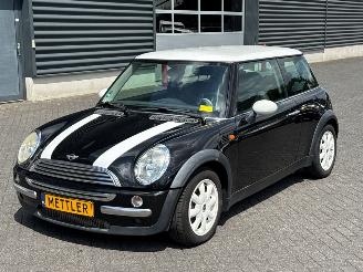 krockskadad bil auto Mini Mini 1.6 16V Cooper Hatchback  Benzine 1.598cc 85kW (116pk) FWD 2002/5