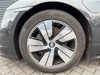 Porsche Taycan 79/84 kWh Sedan 4Dr Elektrisch 280 (381pk) picture 30