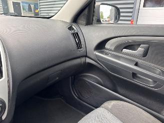 Kia Cee d 1.4 16V Combi/o picture 17