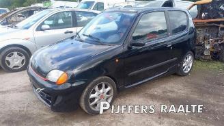 Vrakbiler auto Fiat Seicento Seicento (187), Hatchback, 1997 / 2010 1.1 SPI Sporting 2000/9